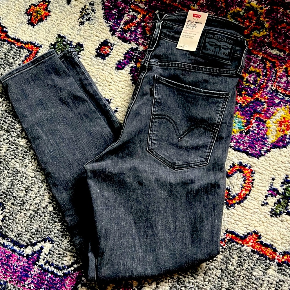NWT Mile high Black Levi’s